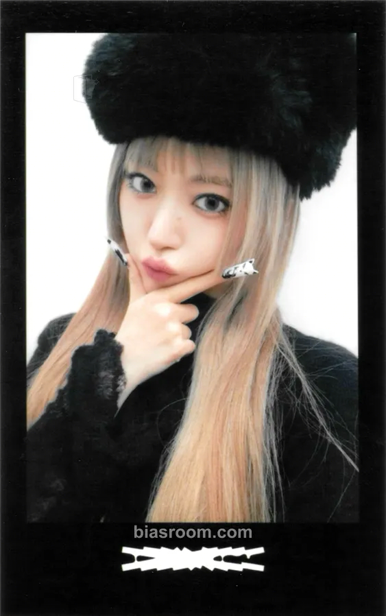 Sakura HOT Photocard - LE SSERAFIM - LE SSERAFIM K-pop photocard