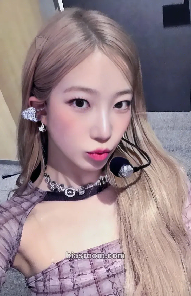 Kazuha HOT Photocard - LE SSERAFIM - LE SSERAFIM K-pop photocard