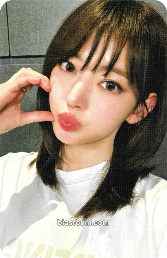 Sakura HOT Photocard - LE SSERAFIM - LE SSERAFIM K-pop photocard