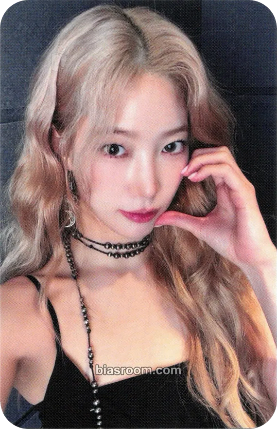 Kazuha HOT Photocard - LE SSERAFIM - LE SSERAFIM K-pop photocard