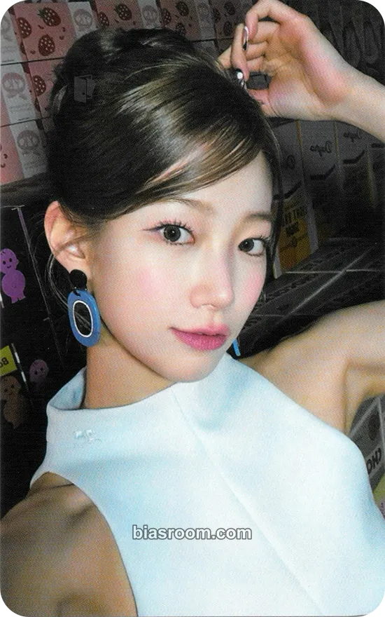 Kazuha HOT Photocard - LE SSERAFIM - LE SSERAFIM K-pop photocard