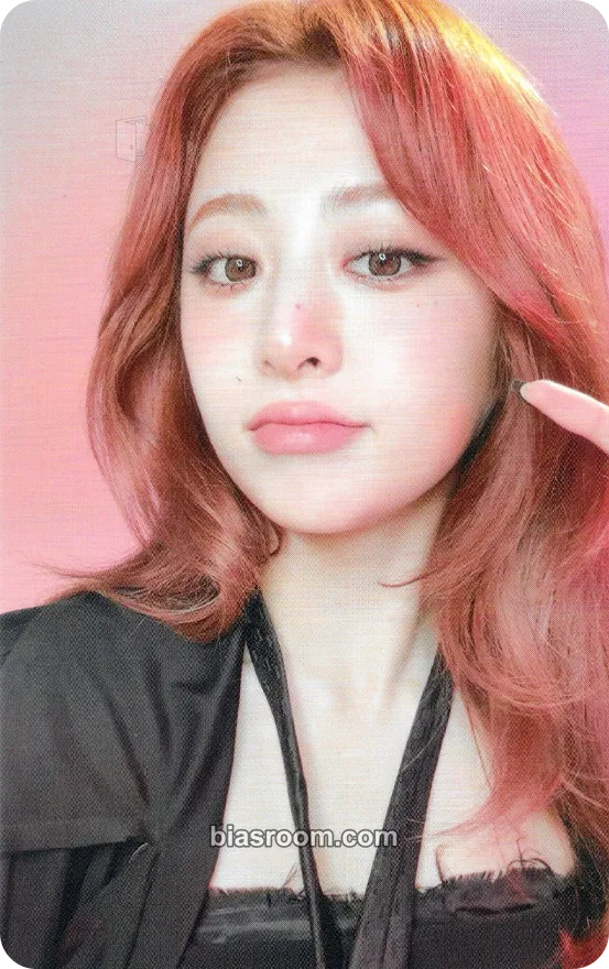Huh Yunjin HOT Photocard - LE SSERAFIM - LE SSERAFIM K-pop photocard