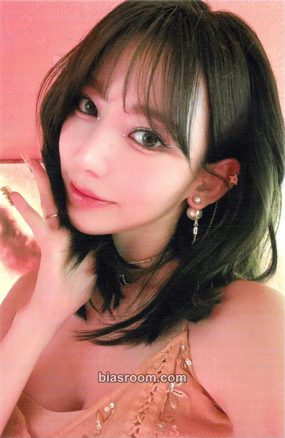 Sakura HOT Photocard - LE SSERAFIM - LE SSERAFIM K-pop photocard