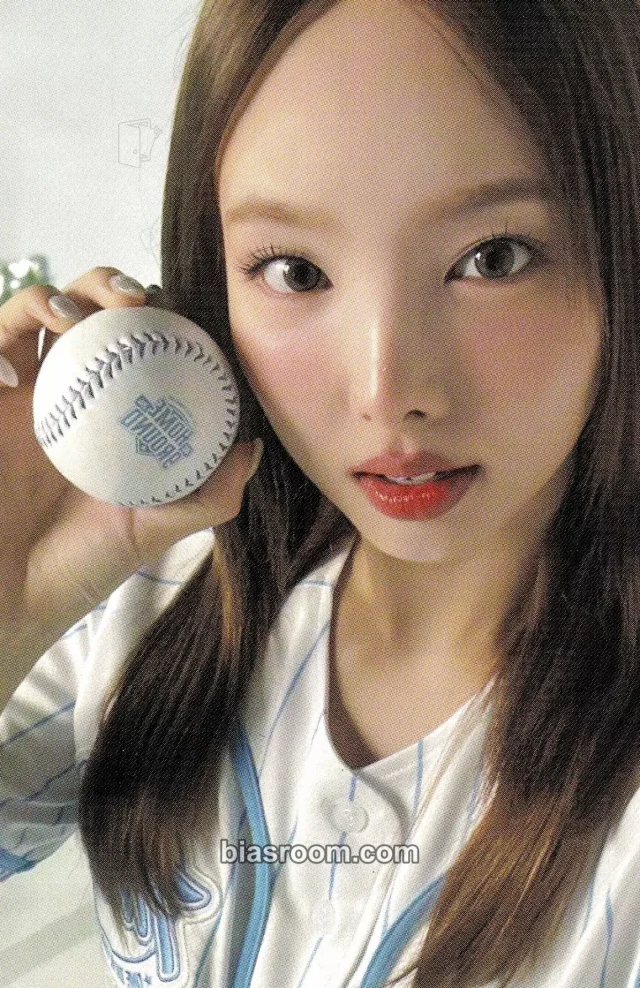 TWICE - HOME 9ROUND Fanmeeting Event merch photocard pop-up store baseball