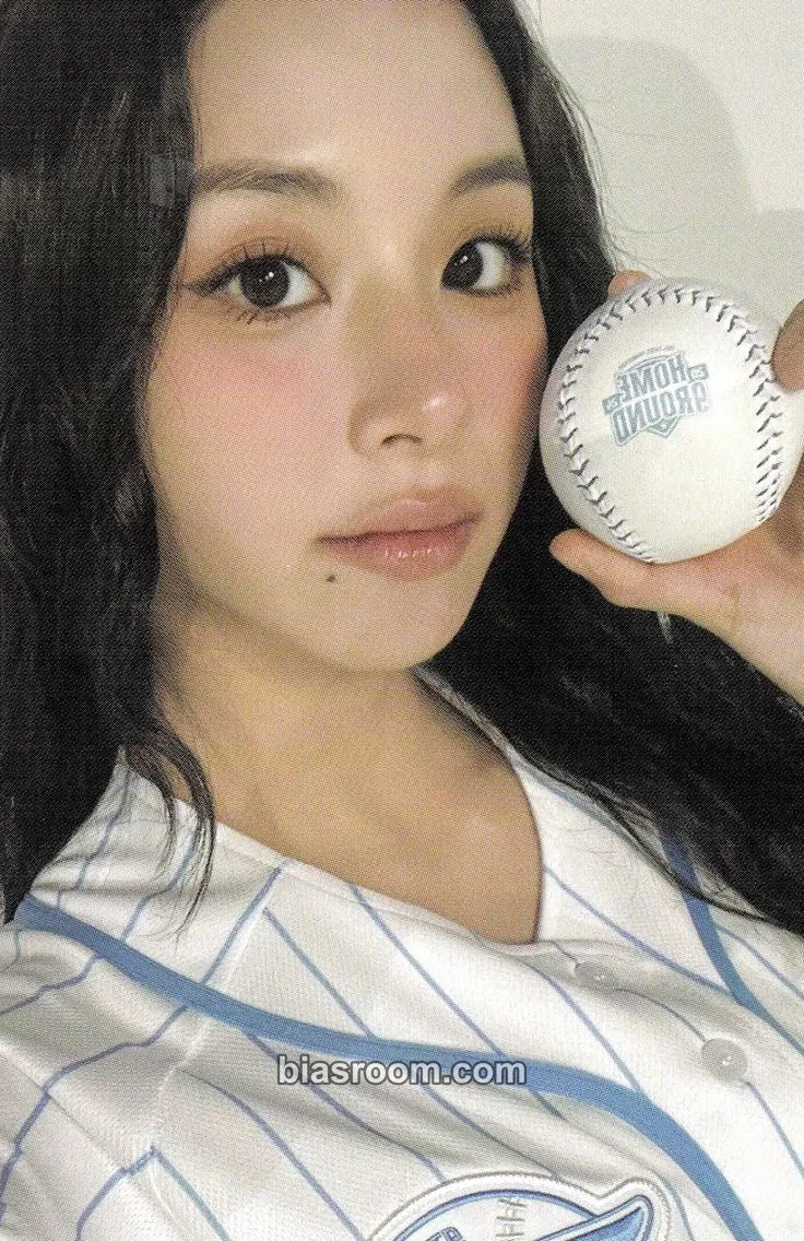 Chaeyoung HOME 9ROUND (9th Anniversary) Photocard - TWICE - TWICE K-pop photocard
