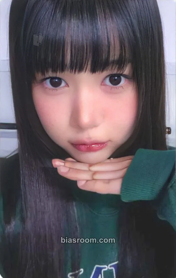Ye-on The Chase Photocard - Hearts2Hearts - Hearts2Hearts K-pop photocard