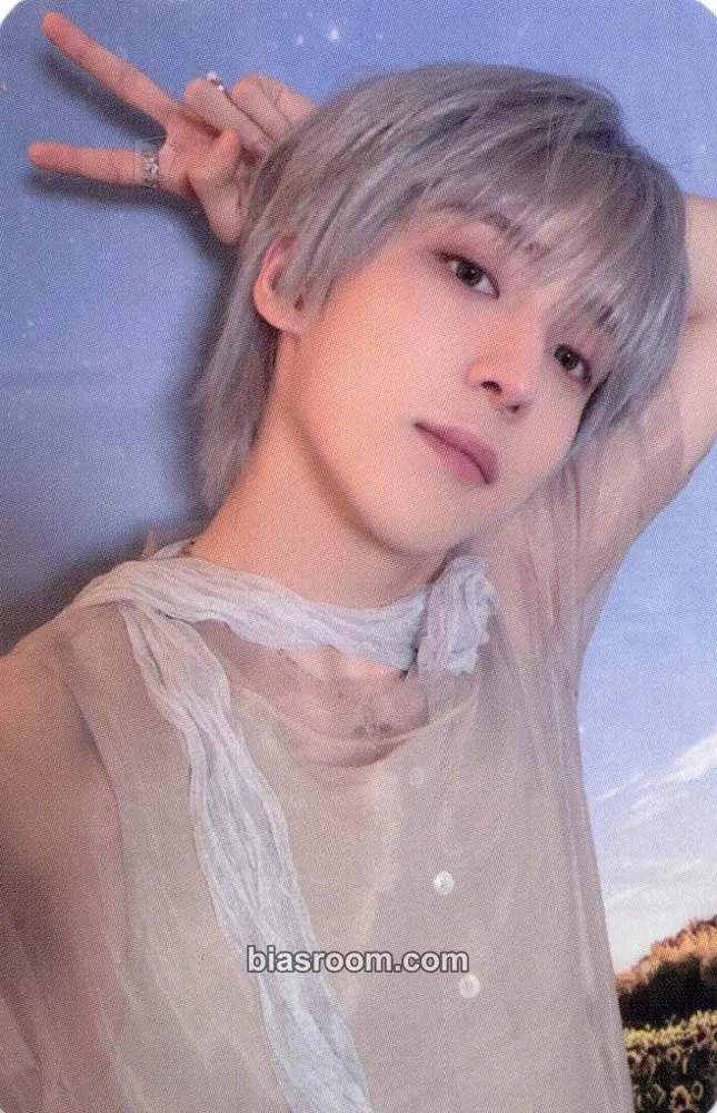 Yunho GOLDEN HOUR : Part.2 Photocard - ATEEZ - ATEEZ K-pop photocard