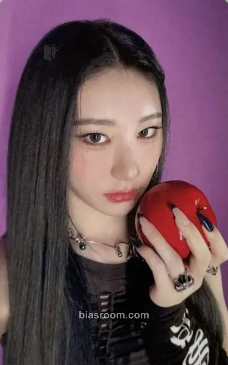 Chaeryeong Ringo Photocard - ITZY - ITZY K-pop photocard