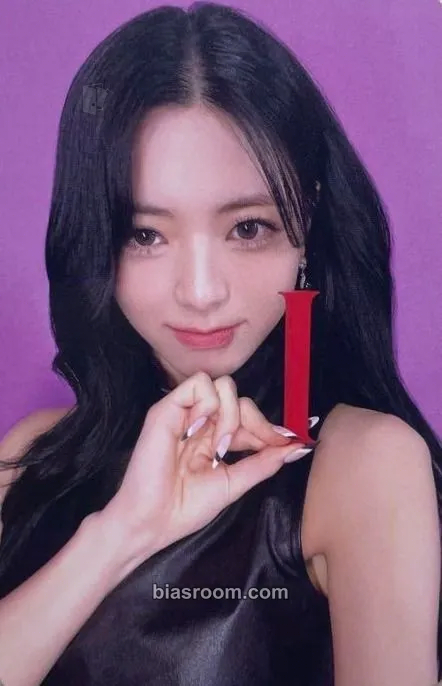 Yuna Ringo Photocard - ITZY - ITZY K-pop photocard