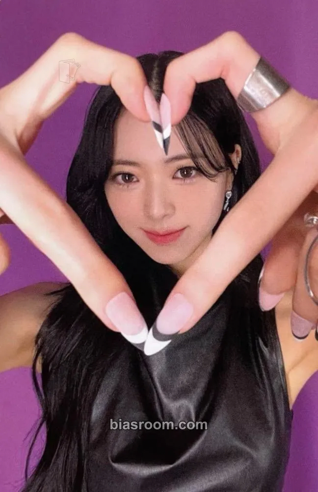 Yuna Ringo Photocard - ITZY - ITZY K-pop photocard