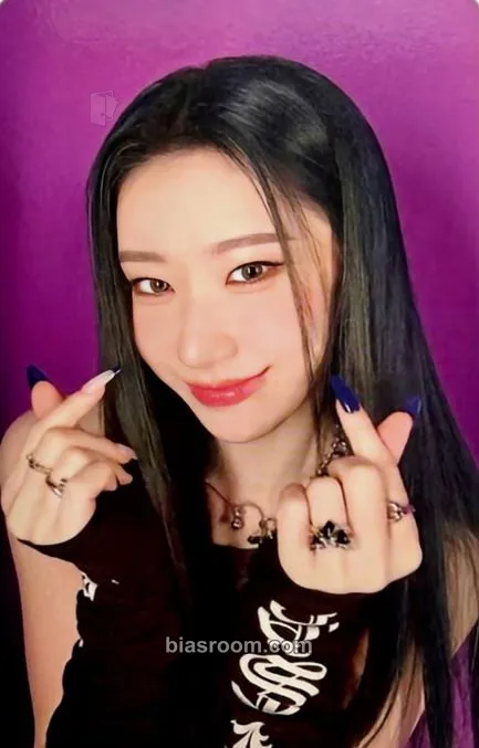 Chaeryeong Ringo Photocard - ITZY - ITZY K-pop photocard
