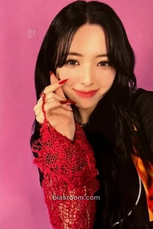 Yuna Ringo Photocard - ITZY - ITZY K-pop photocard