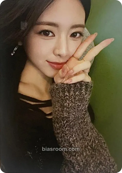 Yuna Ringo Photocard - ITZY - ITZY K-pop photocard