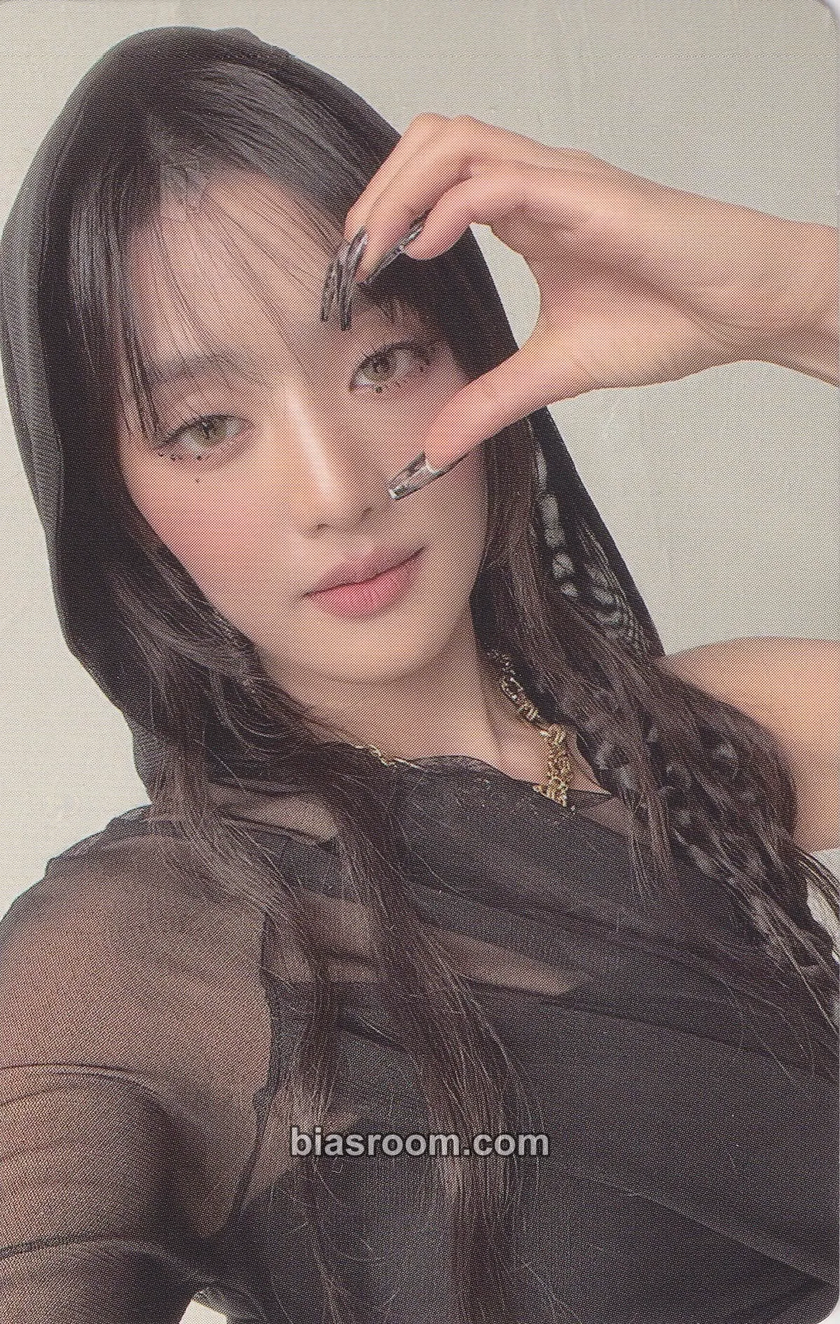 Minnie 2 Photocard - i-dle - i-dle K-pop photocard