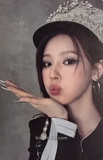 Miyeon 2 Photocard - i-dle - i-dle K-pop photocard