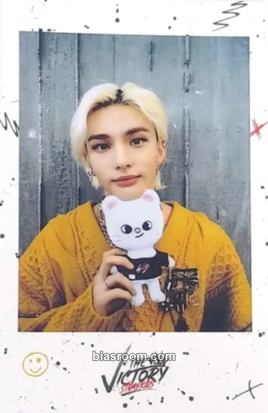 Hyunjin The Victory Pop-Up Store Photocard - Stray Kids - Stray Kids K-pop photocard