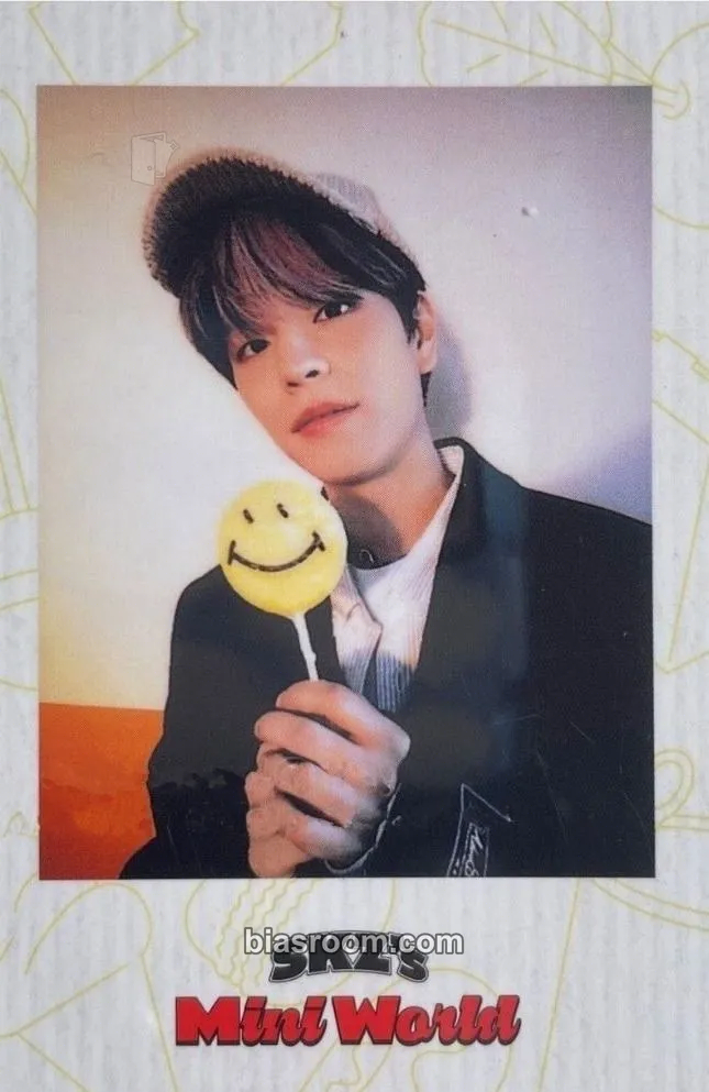 Seungmin 2023 Season's Greetings - SKZ's Mini World Photocard - Stray Kids - Stray Kids K-pop photocard