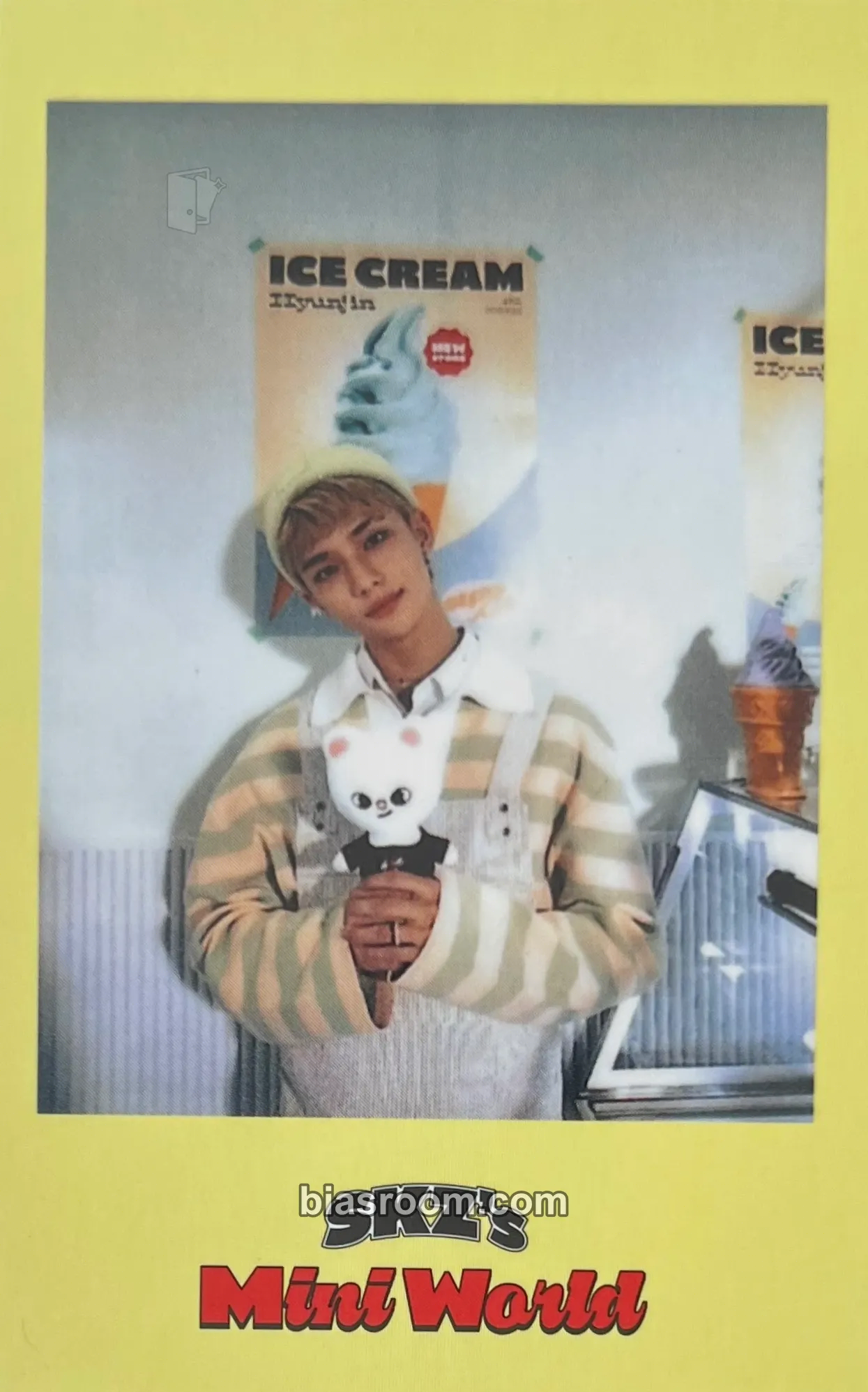 Hyunjin 2023 Season's Greetings - SKZ's Mini World Photocard - Stray Kids - Stray Kids K-pop photocard
