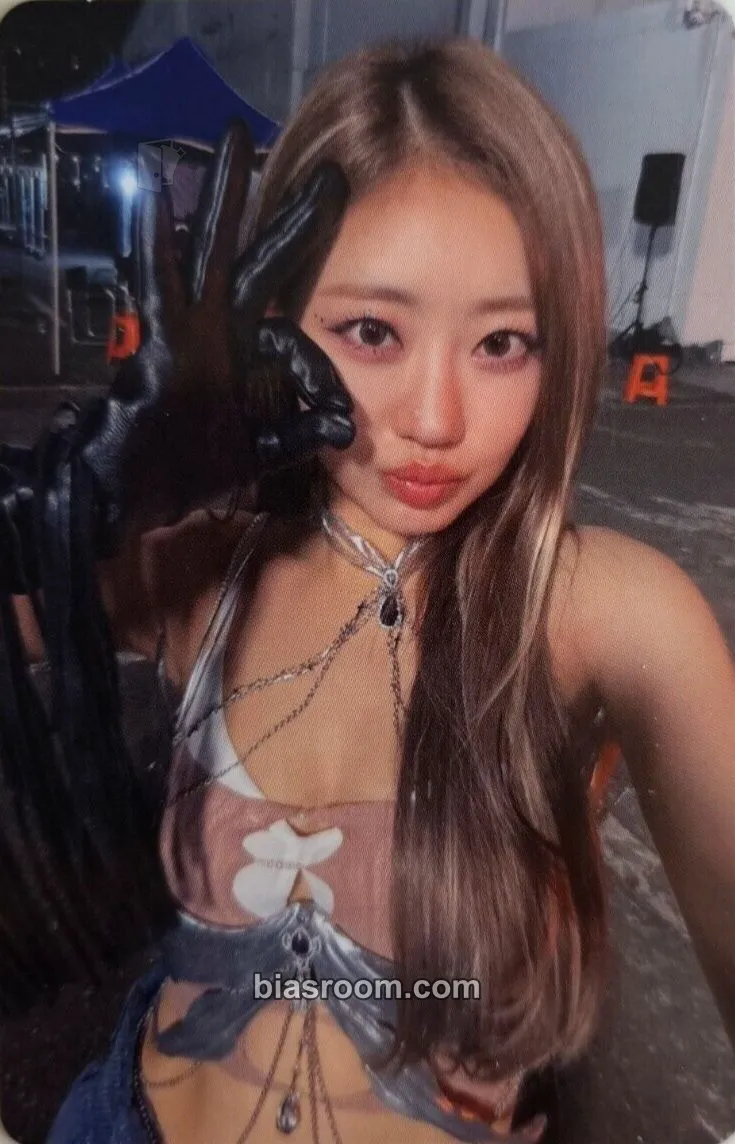 Julie Midas Touch Photocard - KISS OF LIFE - KISS OF LIFE K-pop photocard
