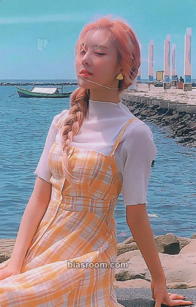 Yoohyeon Tour Photobook Photocard - Dreamcatcher - Dreamcatcher K-pop photocard