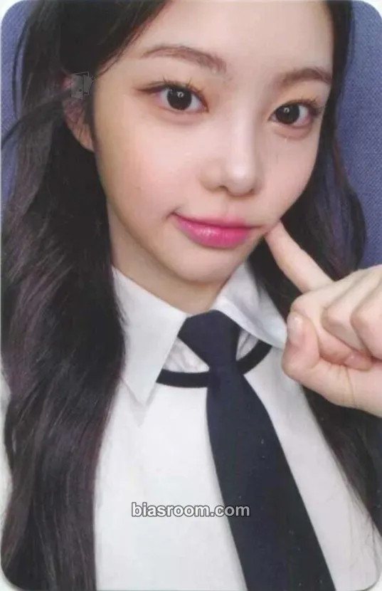 Ian The Chase Photocard - Hearts2Hearts - Hearts2Hearts K-pop photocard