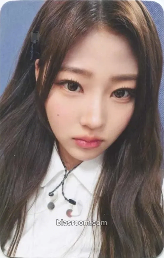 Stella The Chase Photocard - Hearts2Hearts - Hearts2Hearts K-pop photocard