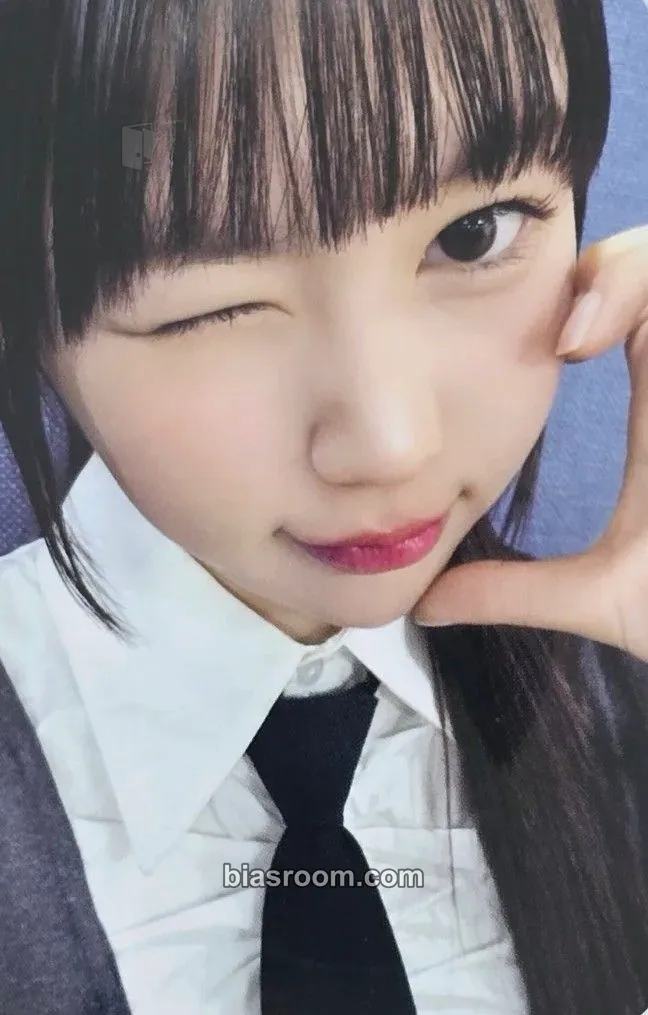 Ye-on The Chase Photocard - Hearts2Hearts - Hearts2Hearts K-pop photocard