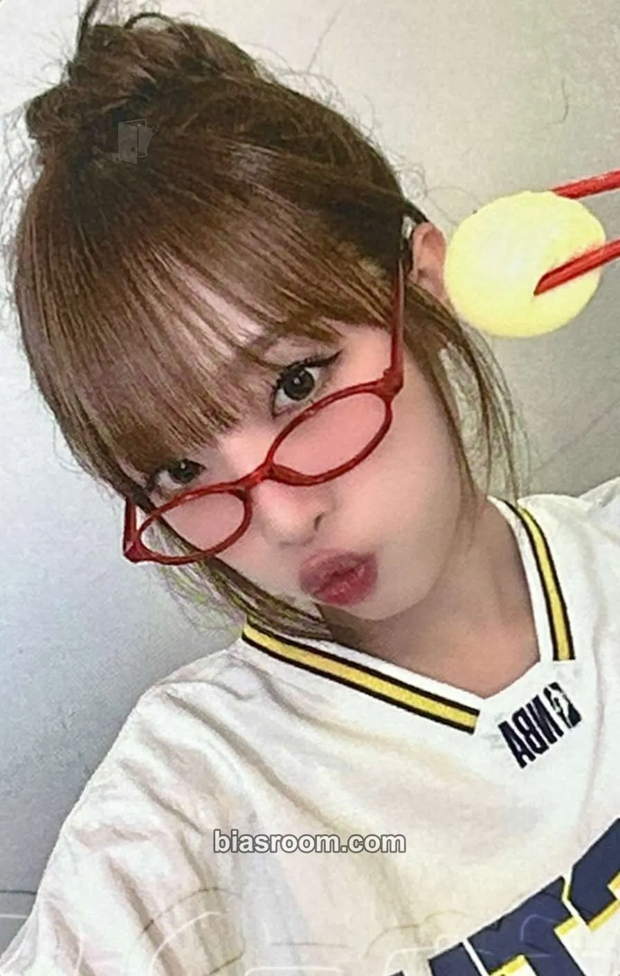 Yena Blooming Wings Photocard - Yena K-pop photocard