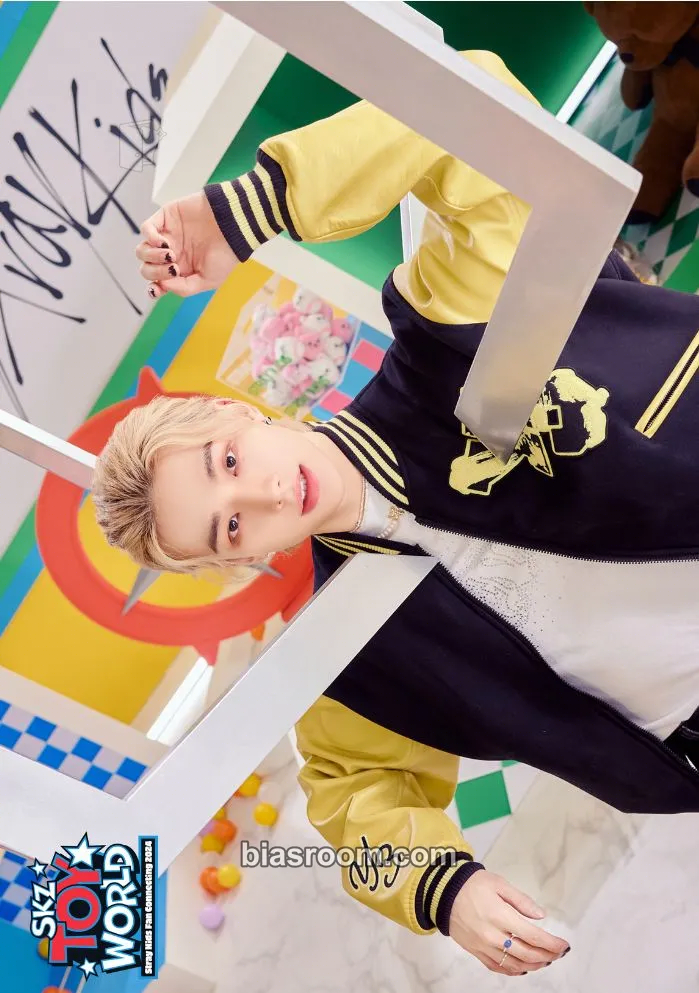 Hyunjin SKZ Toy World-Fan Connecting 2024 Photocard - Stray Kids - Stray Kids K-pop photocard