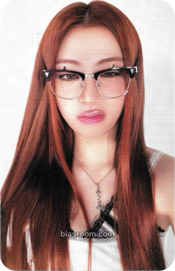 Huh Yunjin SPAGHETTI Photocard - LE SSERAFIM - LE SSERAFIM K-pop photocard