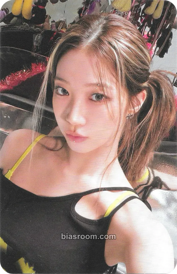 Kazuha SPAGHETTI Photocard - LE SSERAFIM - LE SSERAFIM K-pop photocard