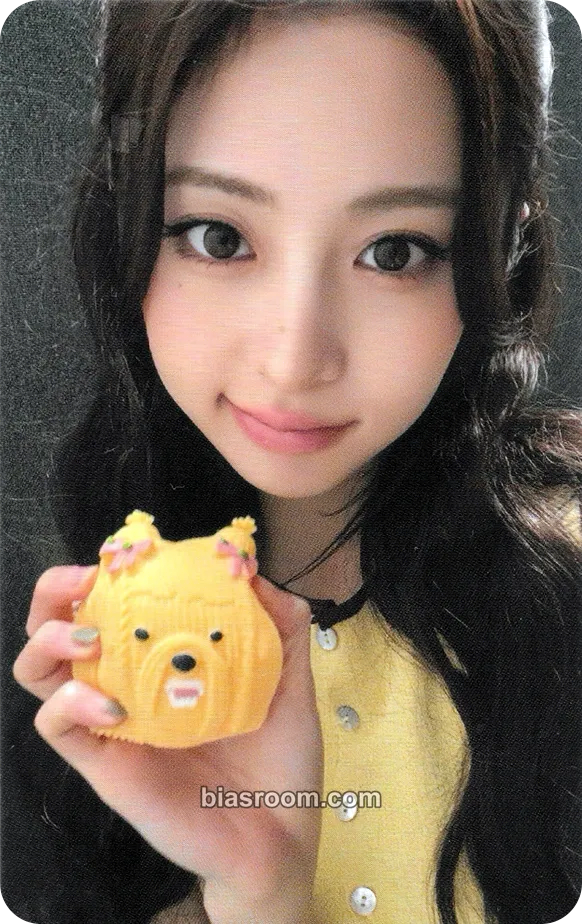 Huh Yunjin SPAGHETTI Photocard - LE SSERAFIM - LE SSERAFIM K-pop photocard