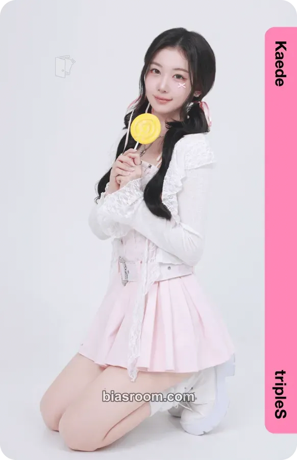 Kaede Binary02 Physical Objekts Photocard - tripleS - tripleS K-pop photocard