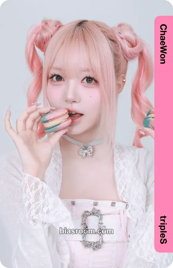 Chaewon Binary02 Physical Objekts Photocard - tripleS - tripleS K-pop photocard