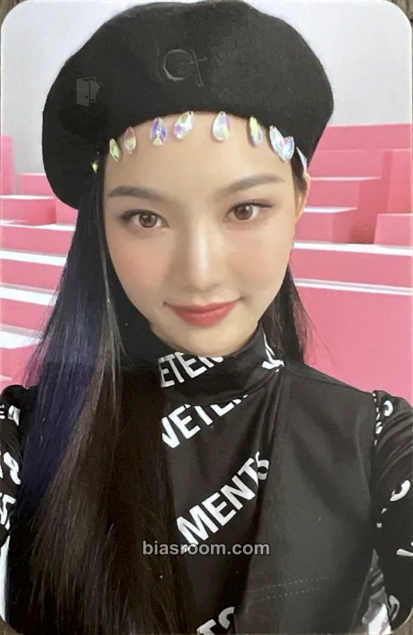 Isa STAYDOM Photocard - STAYC - STAYC K-pop photocard