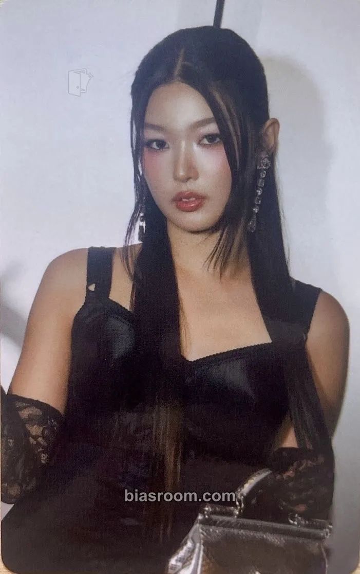 Yoonchae THE BEAUTIFUL CHAOS TOUR Photocard - KATSEYE - KATSEYE K-pop photocard