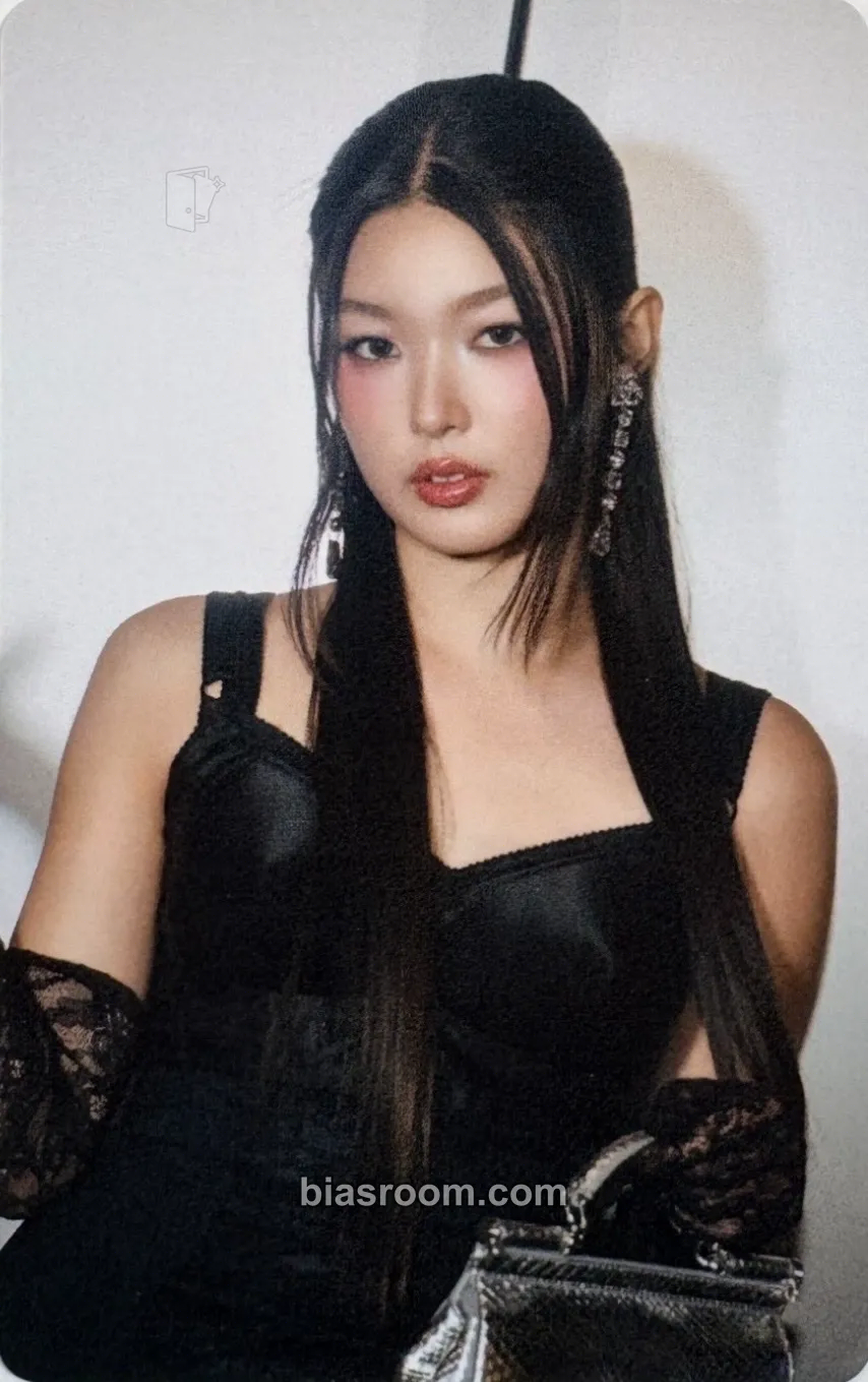 Yoonchae THE BEAUTIFUL CHAOS TOUR Photocard - KATSEYE | Bias Room