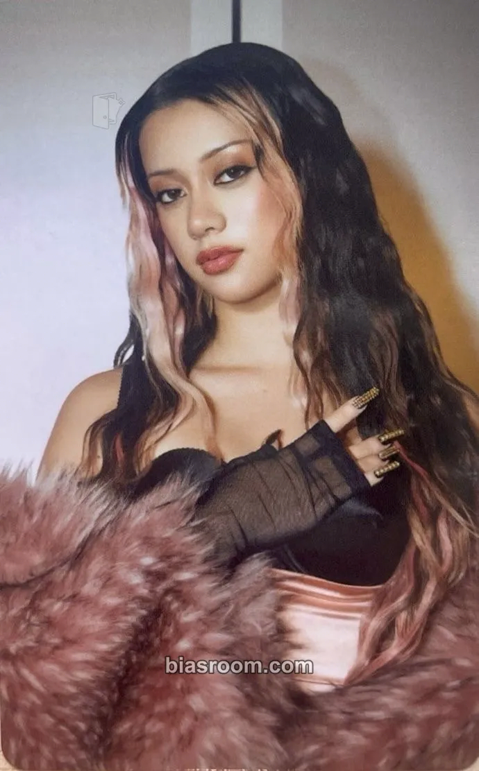 Megan THE BEAUTIFUL CHAOS TOUR Photocard - KATSEYE - KATSEYE K-pop photocard