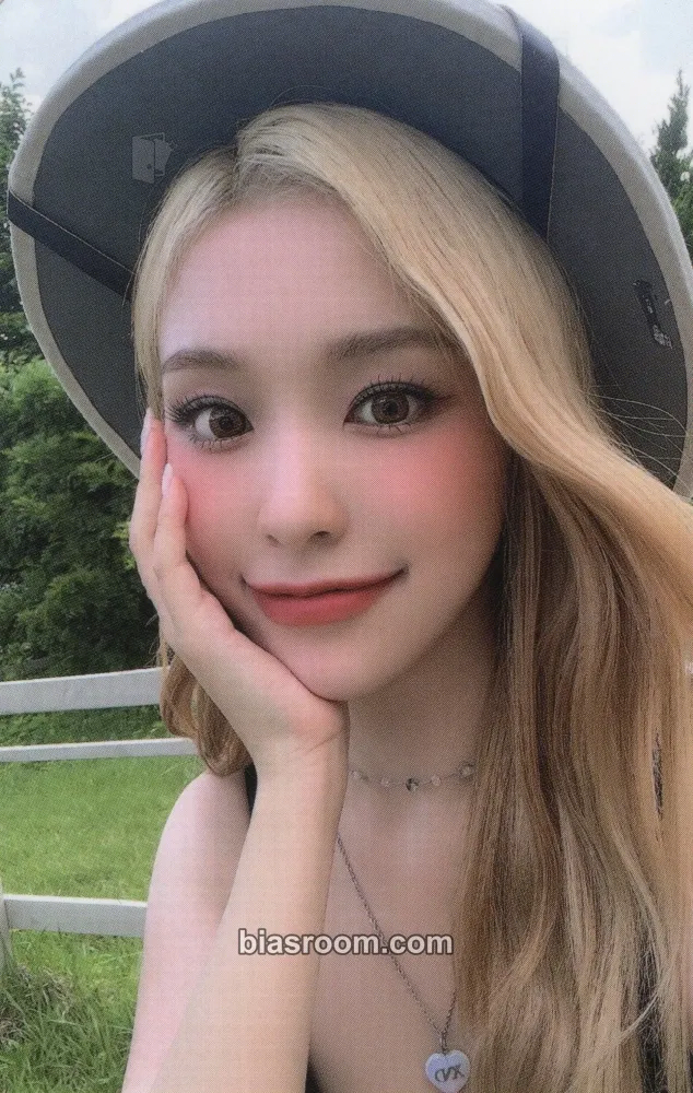 Gahyun Dream Quest & Dreamlantis Photocard - Dreamcatcher - Dreamcatcher K-pop photocard
