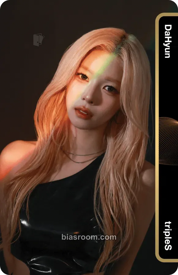 Dahyun Beyond Beauty Photocard - tripleS - tripleS K-pop photocard