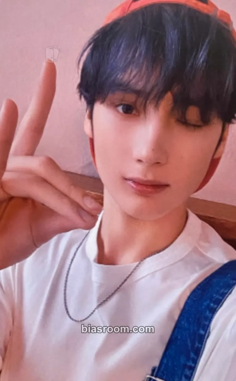Huening Kai 誓い (CHIKAI) Photocard - TOMORROW X TOGETHER - TOMORROW X TOGETHER K-pop photocard