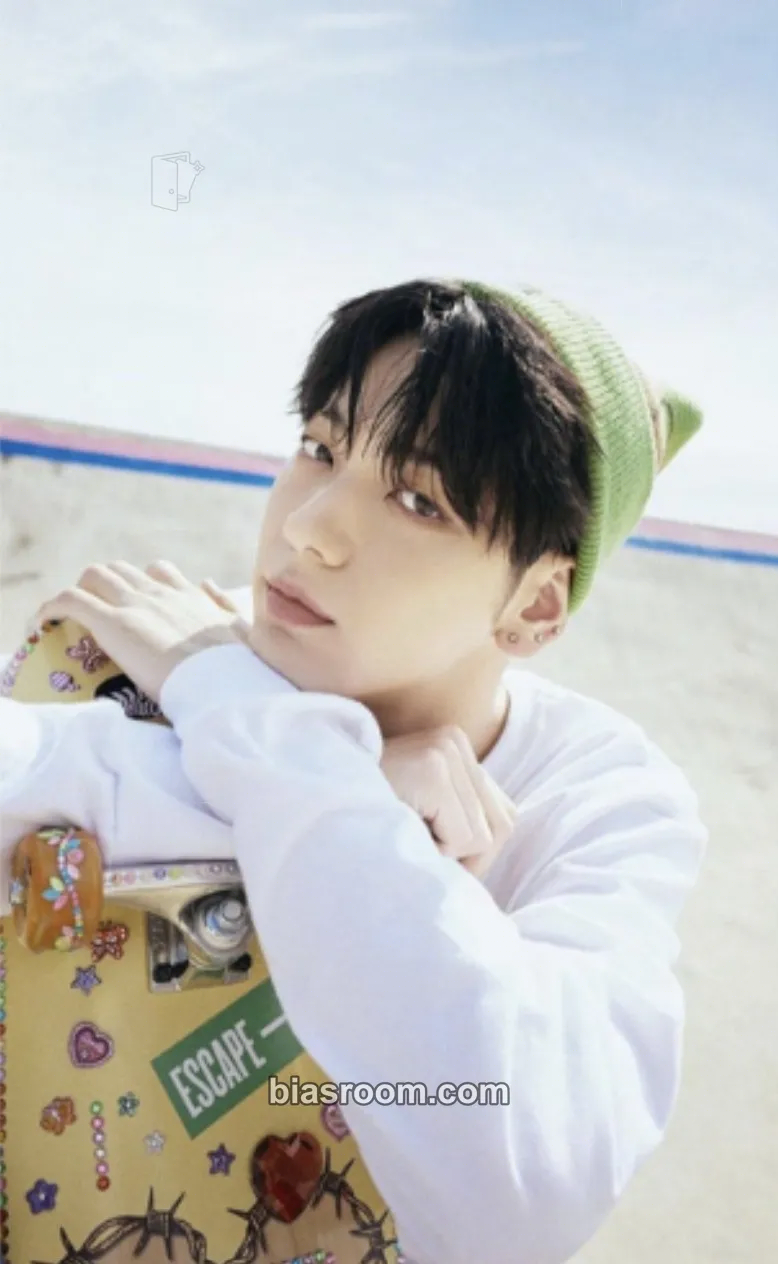 Soobin The Chaos Chapter: Fight or Escape Photocard - TOMORROW X TOGETHER - TOMORROW X TOGETHER K-pop photocard