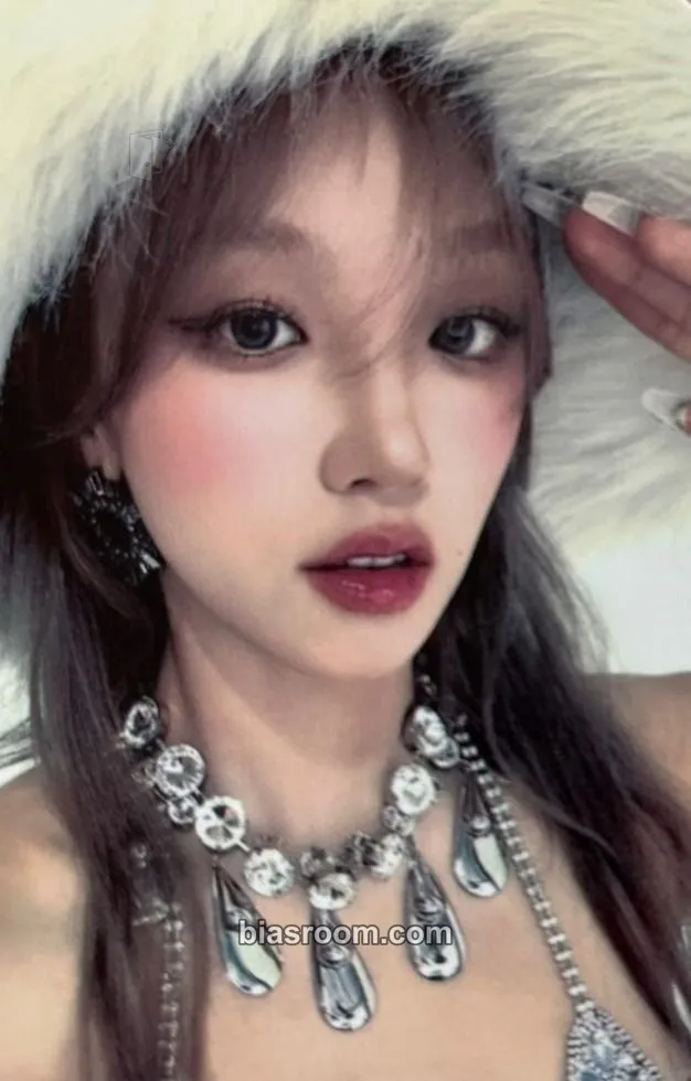 Yuqi 2 Photocard - i-dle - i-dle K-pop photocard