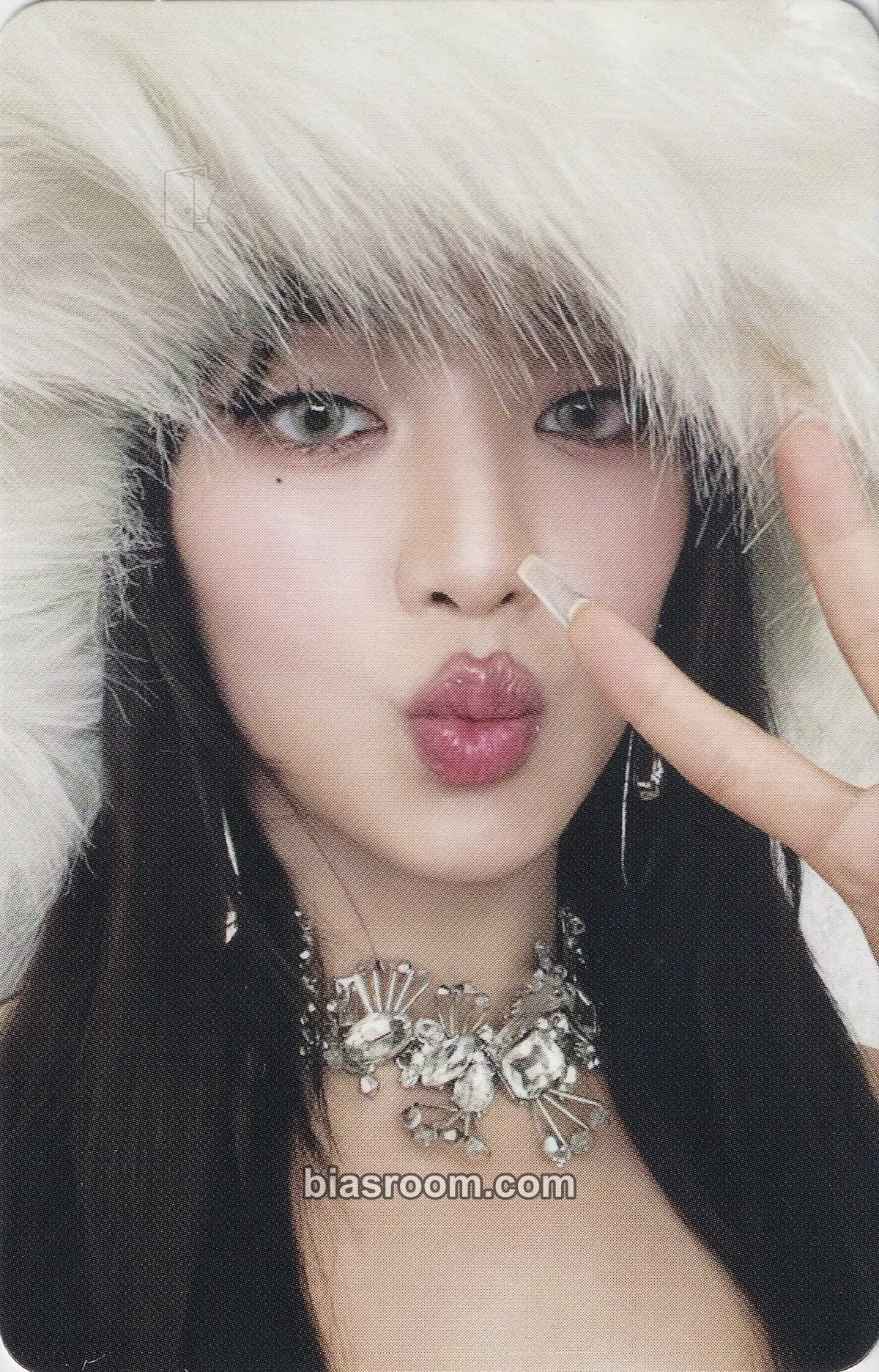 Minnie 2 Photocard - i-dle - i-dle K-pop photocard