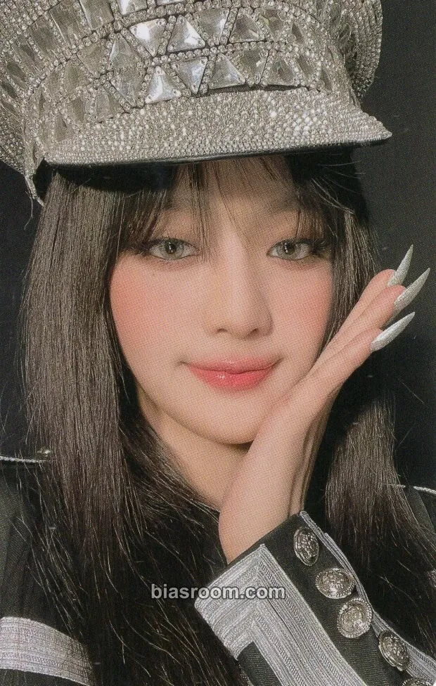 Minnie 2 Photocard - i-dle - i-dle K-pop photocard