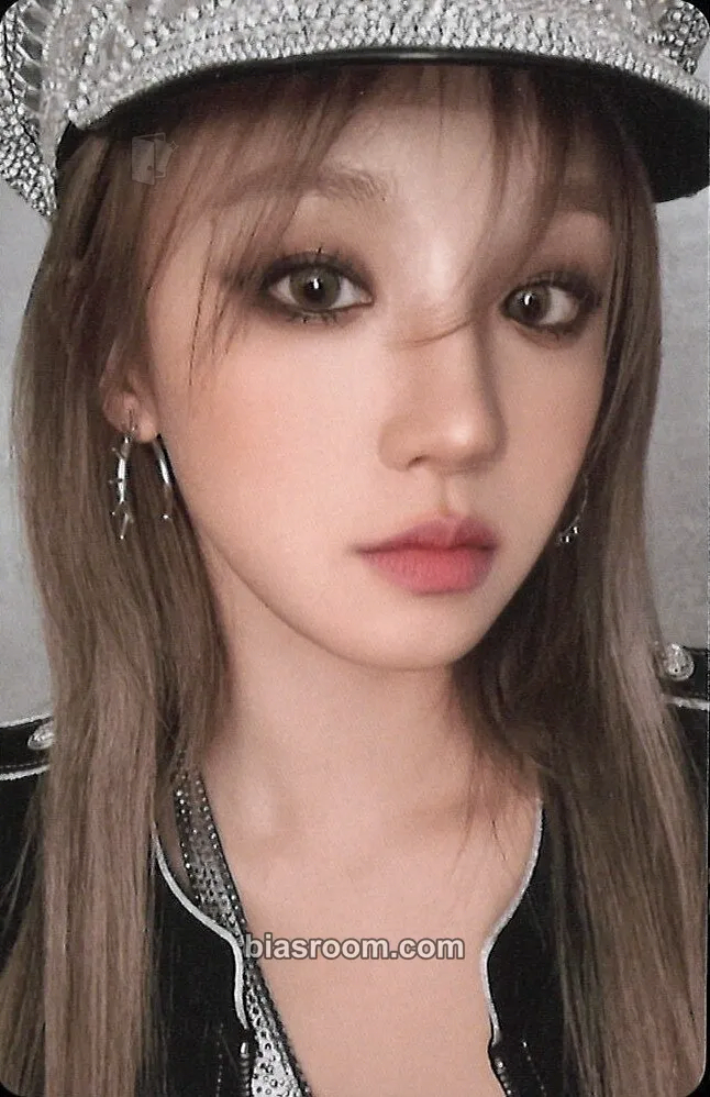 Yuqi 2 Photocard - i-dle - i-dle K-pop photocard