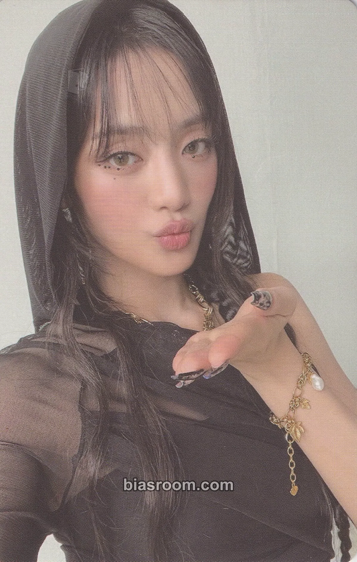 Minnie 2 Photocard - i-dle - i-dle K-pop photocard
