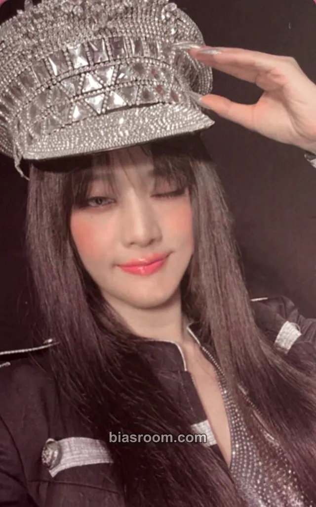 Minnie 2 Photocard - i-dle - i-dle K-pop photocard
