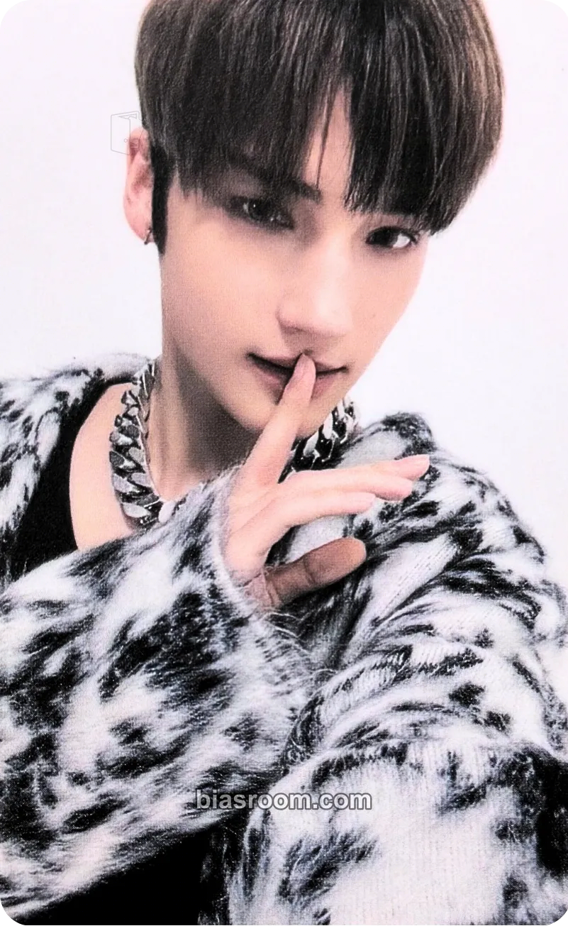 Huening Kai Minisode 2: Thursday's Child Photocard - TOMORROW X TOGETHER - TOMORROW X TOGETHER K-pop photocard