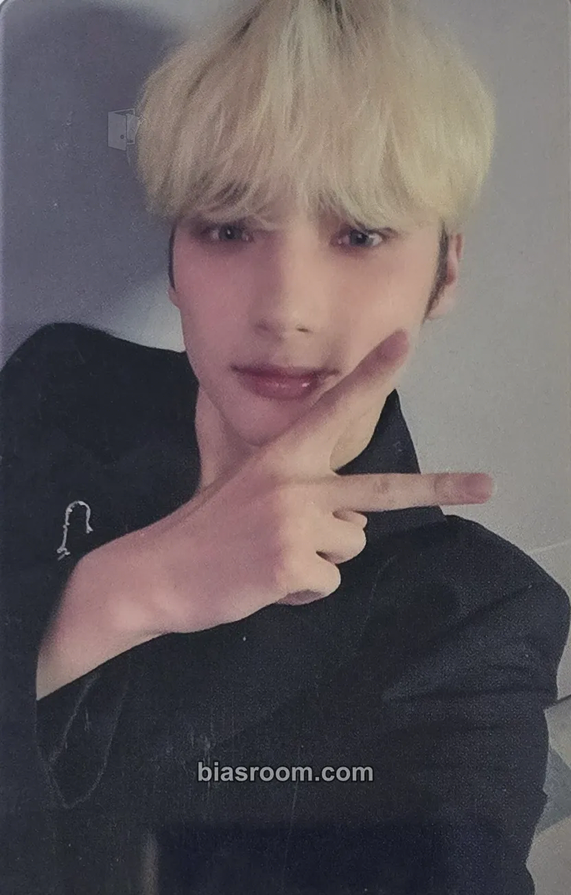 Huening Kai The Name Chapter: Freefall Photocard - TOMORROW X TOGETHER - TOMORROW X TOGETHER K-pop photocard